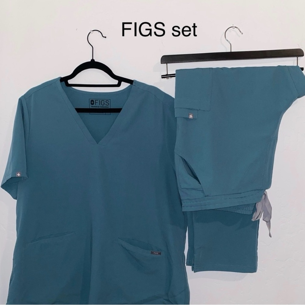 FIGS Ocean Blue Scrub Set